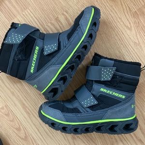 Preowned Sketchers Lights up big kid mid boots size 2 Excellent
